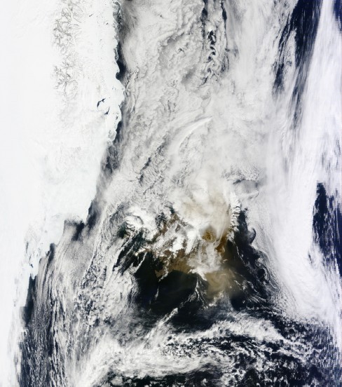 Grímsvötn eruption at 13:00 UTC on May 22, 2011. Credit: NASA/GSFC, MODIS Rapid Response