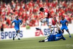 Van Persie takes on Chelsea's defense in FIFA 12