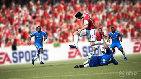 Van Persie takes on Chelsea's defense in FIFA 12