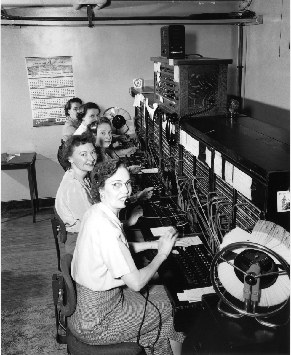 Telephone operators 1952