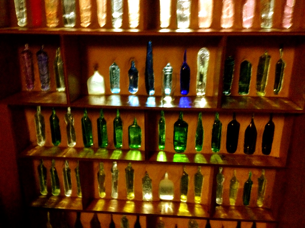 Glass bottle wall