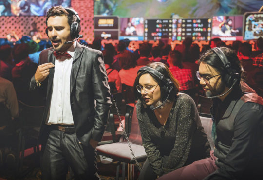 eSports commentators Cantor, Lenore and Tío Steve at the 2019 second season final of the Golden League.