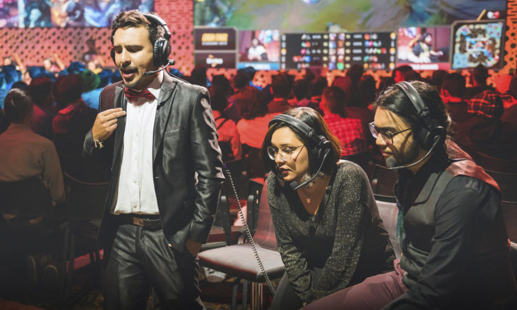 eSports commentators Cantor, Lenore and Tío Steve at the 2019 second season final of the Golden League.
