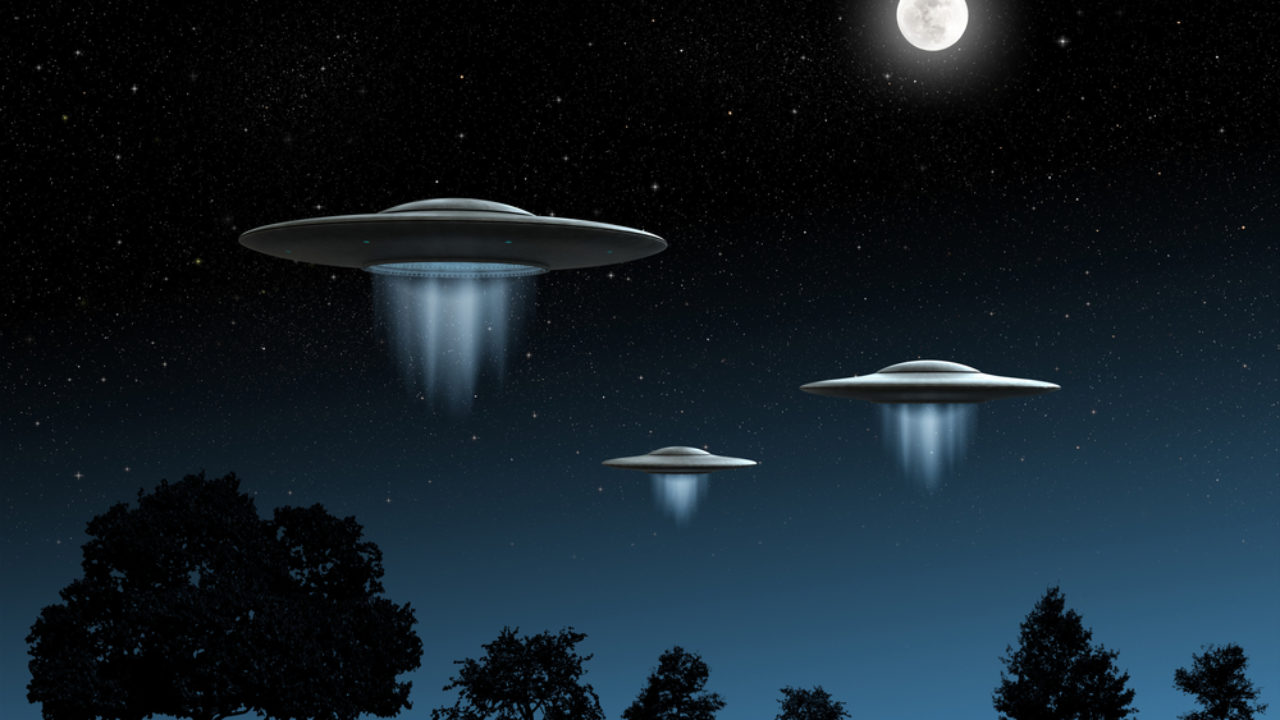 Cuộc khám phá nguồn gốc công nghệ UFO sẽ khiến bạn trải nghiệm sự tò mò của thế giới bí ẩn này. Chương trình vũ trụ bí mật, người ngoài hành tinh và thời gian là ba chủ đề được nêu ra để giải thích nguồn gốc của những giả thuyết này. Hãy cùng tìm hiểu sự thật về các hiện tượng lạ lùng này!